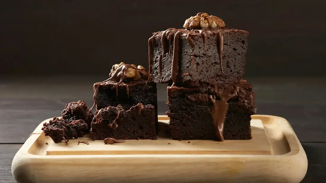 Lækre brownies med sprød kant tilberedt i airfryer.