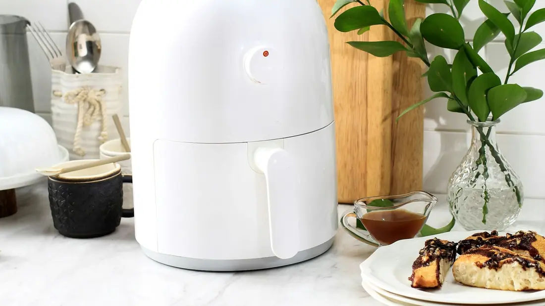 Small White Airfryer Kitchen Gadget